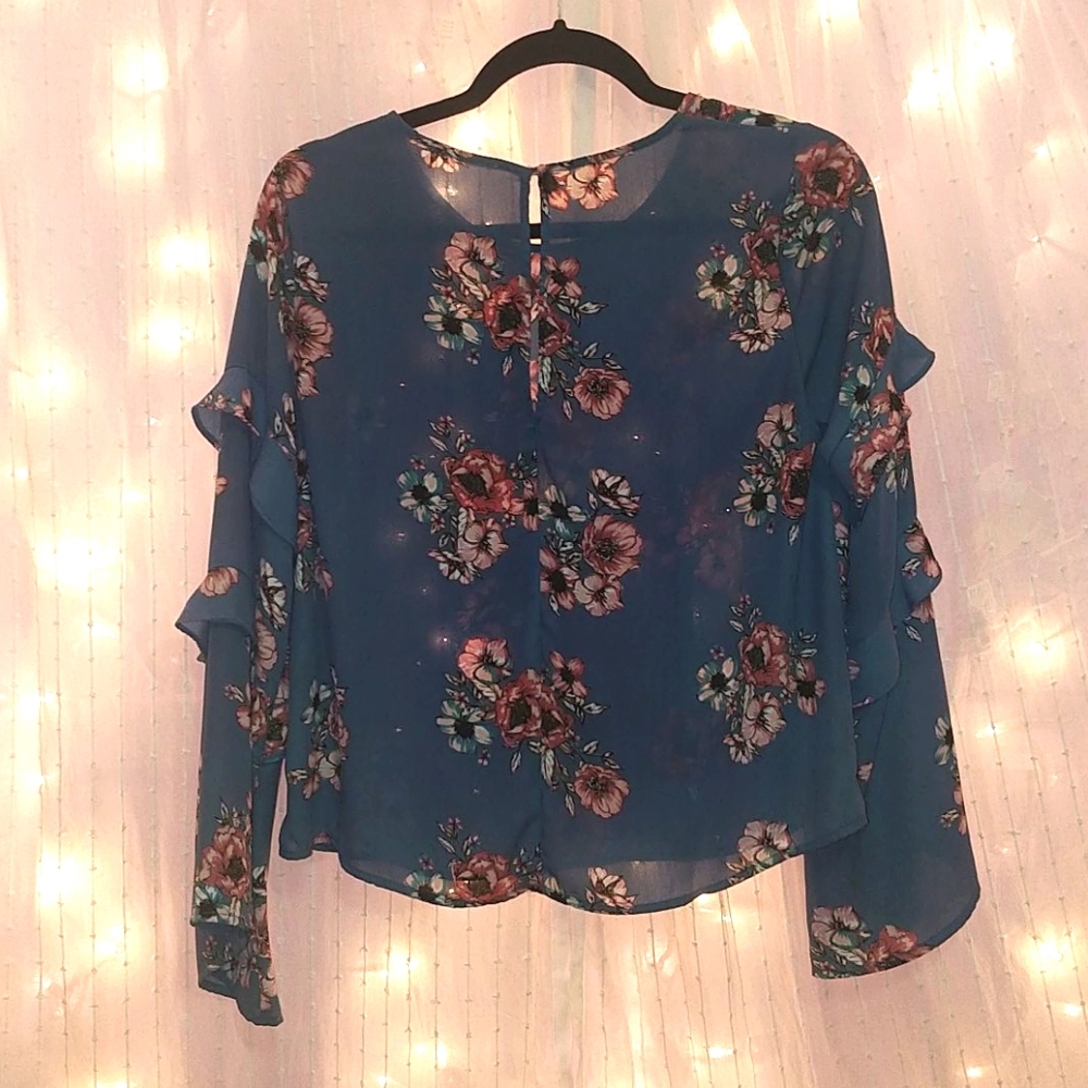 ✨RUFFLE FLORAL TOP✨ - Picture 2 of 7